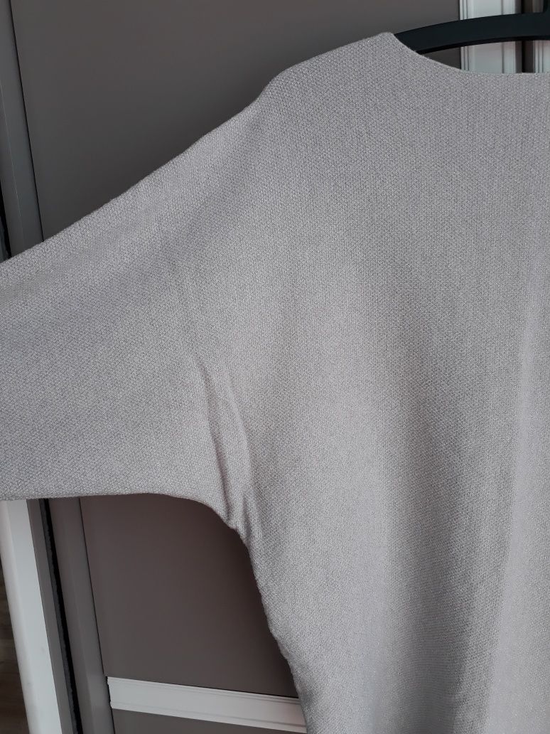 Szara bluzka damska typu nietoperz ze srebrną nitką rozmiar M/L sweter