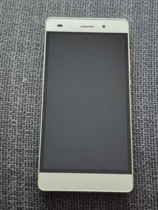 Huwaei P8 lite dourado