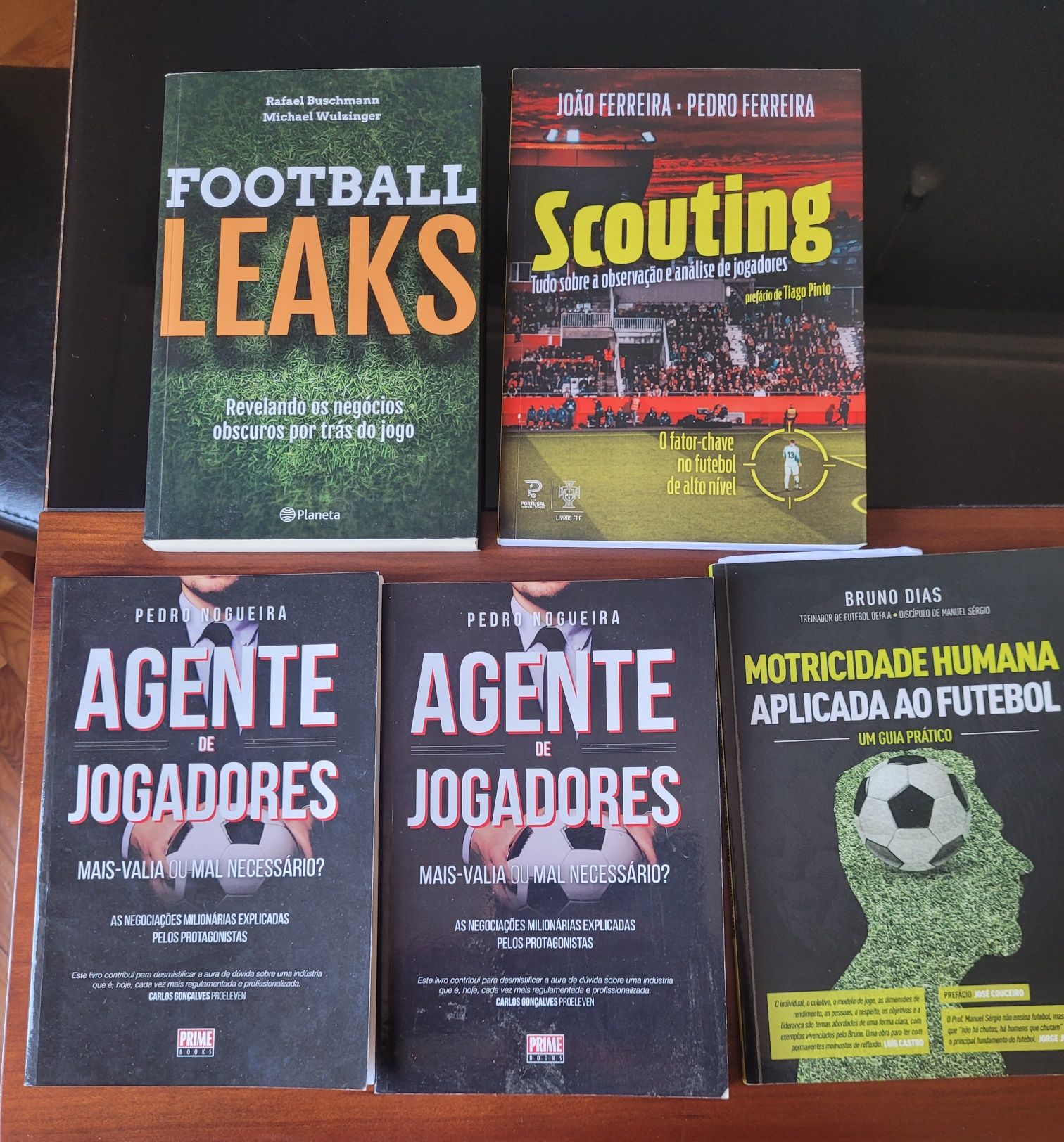 Livros na área do futebol.