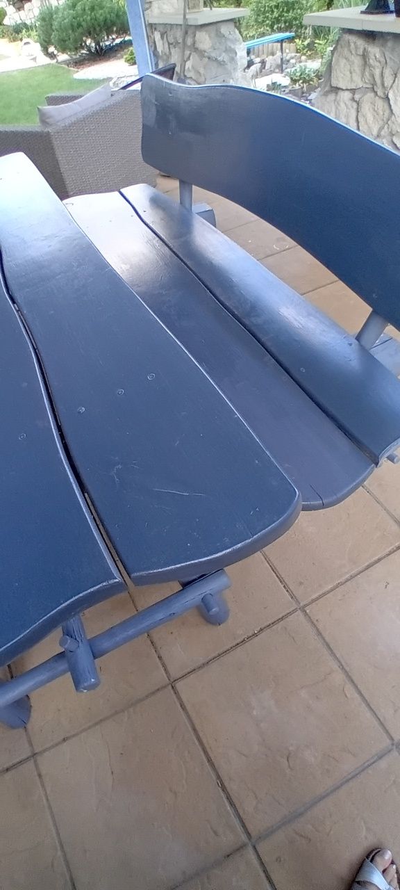 Meble ogrodowe drewniane.