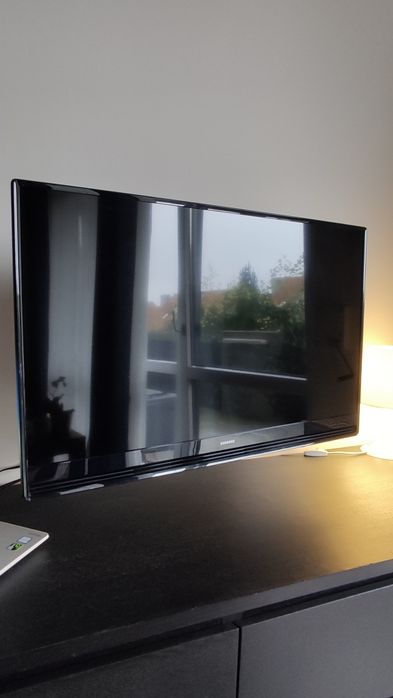 LED TV Samsung 32" Full HD z uchwytem ściennym