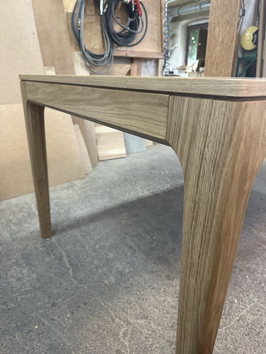 Stół dębowy z mozliwoscią rozkladania.