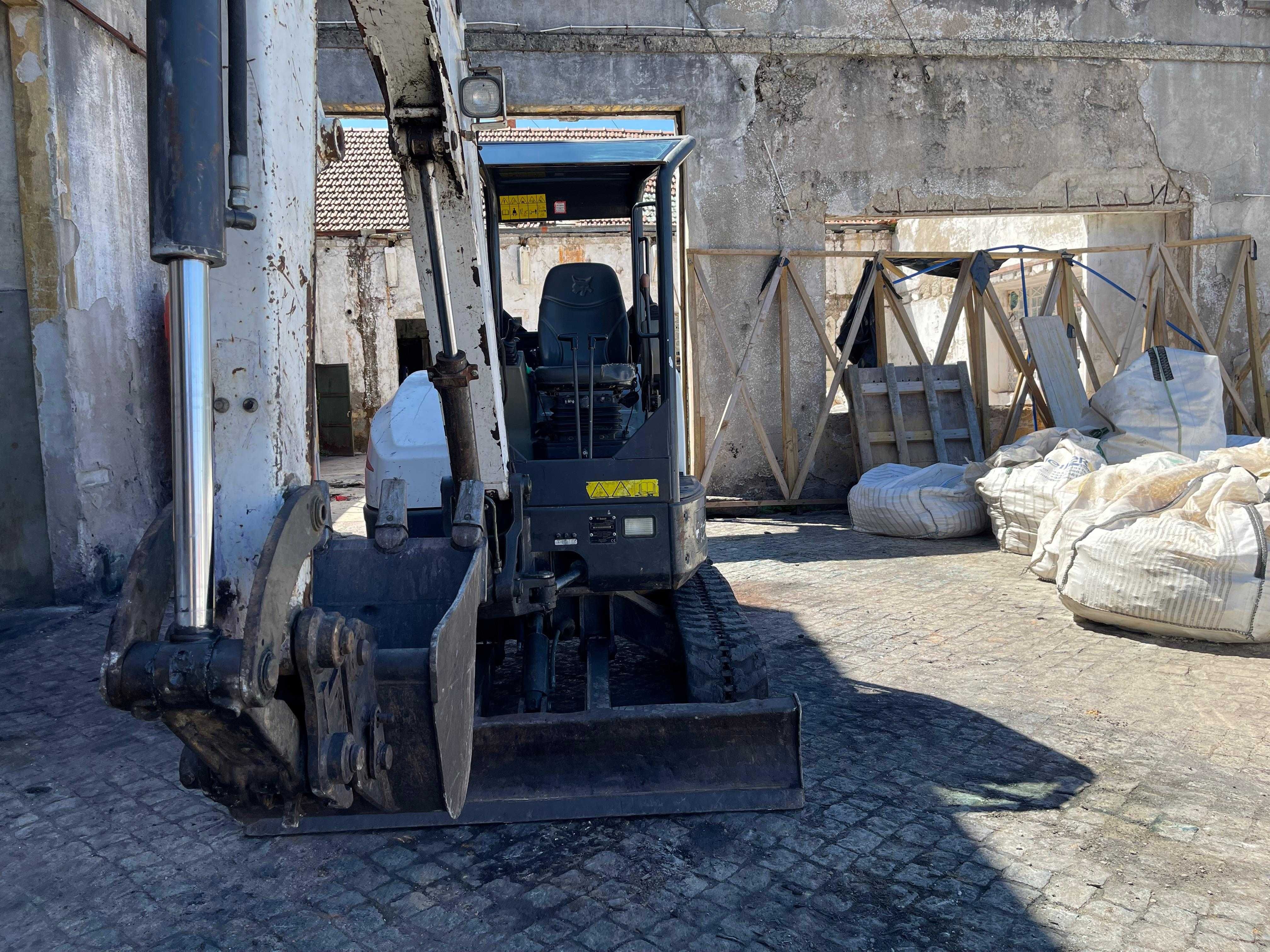 Vendo Bobcat E35 - 2011 | 3500Kg