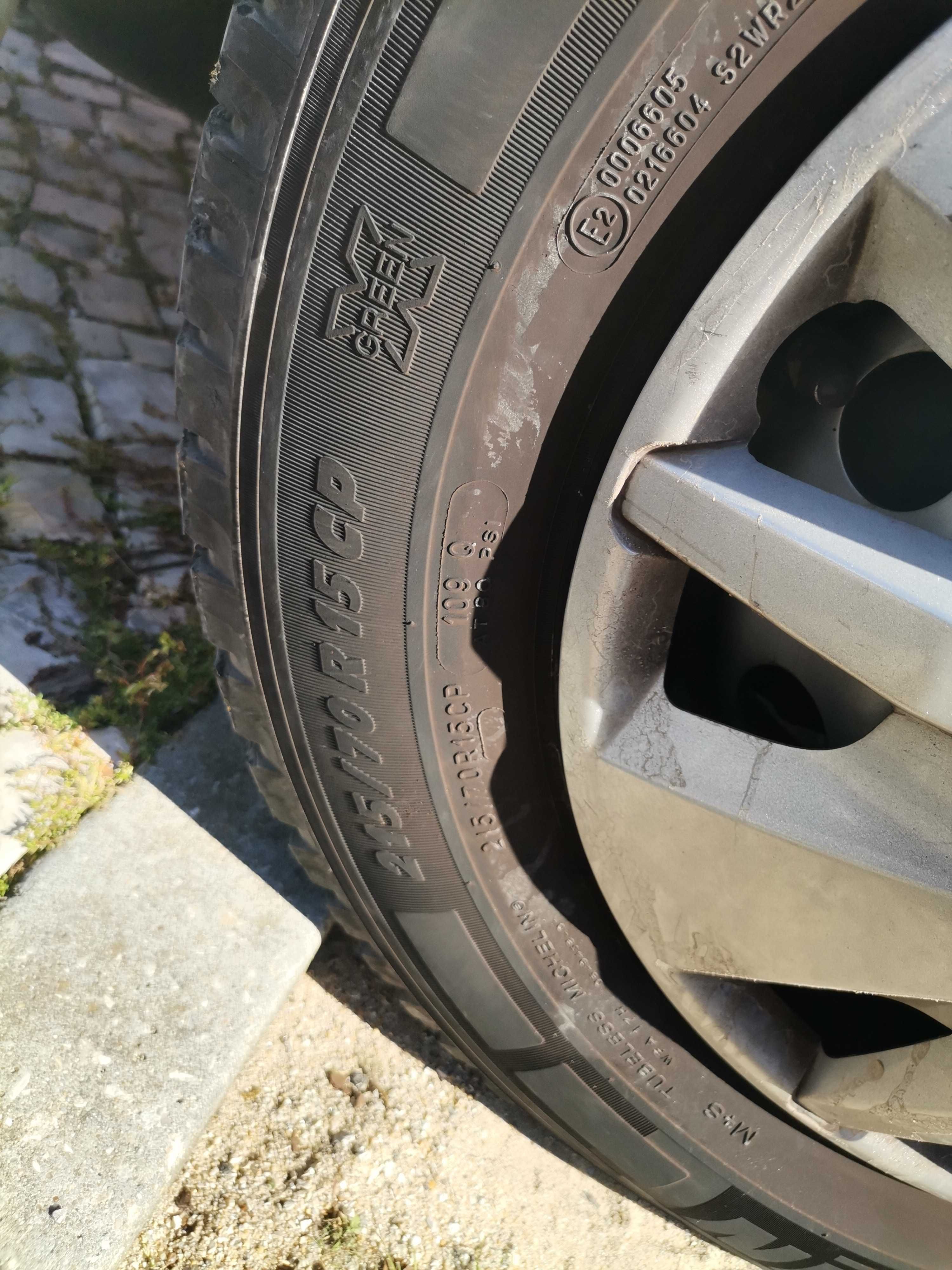 Vendo 4 jantes com pneus 215 70 R15 para autocaravana