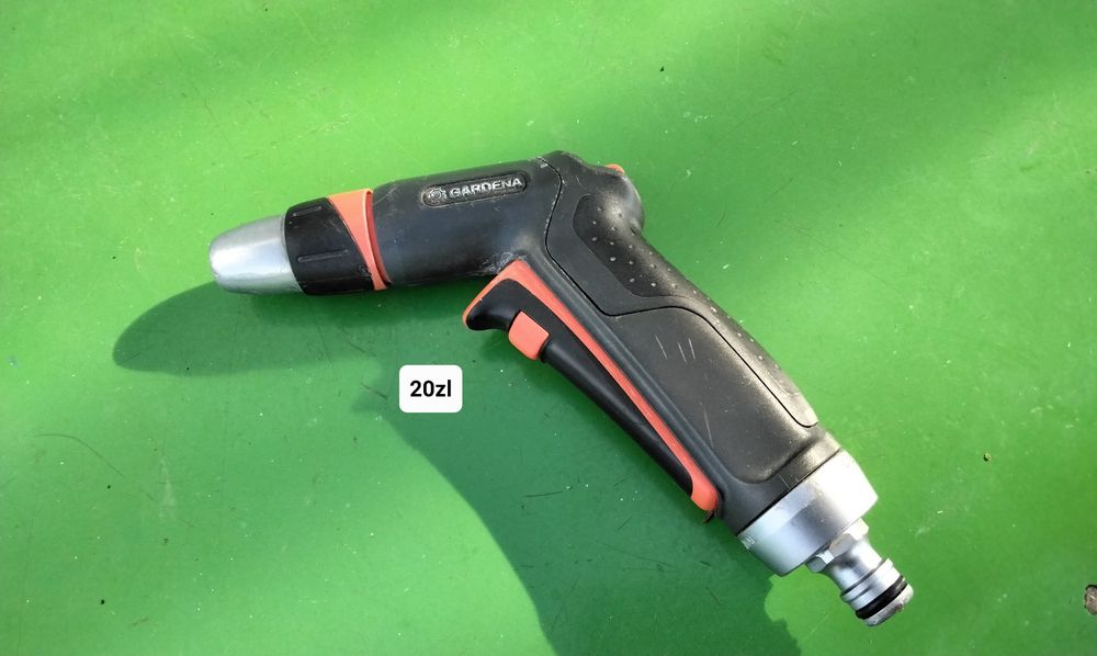 Haki do zabezpieczania ładunków w ciężarówkach.