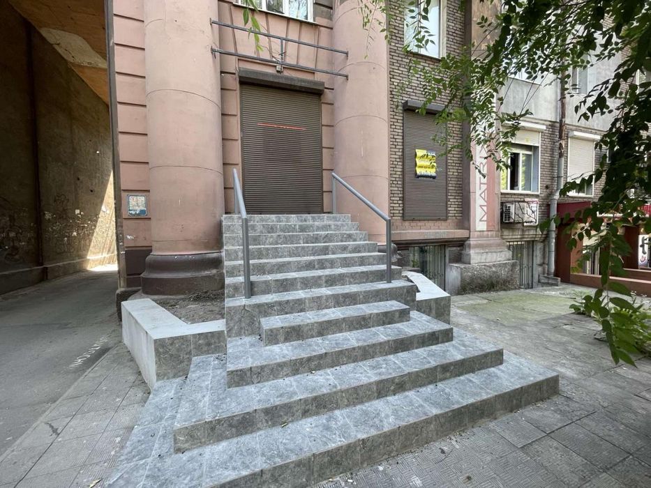 Приміщення у центрі міста, вул. Сталеварів. Ціна знижена!