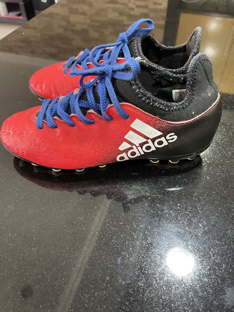 Chuteiras adidas 34