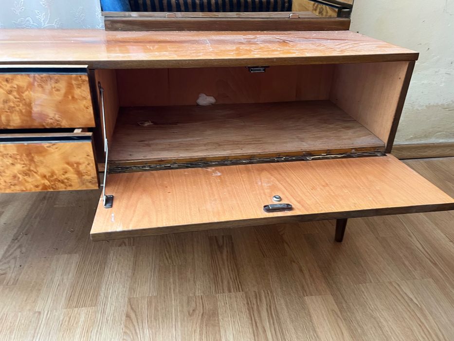 Komplet mebli z PRL : łóżka x2, szafa, szafki nocne x2, toaletka