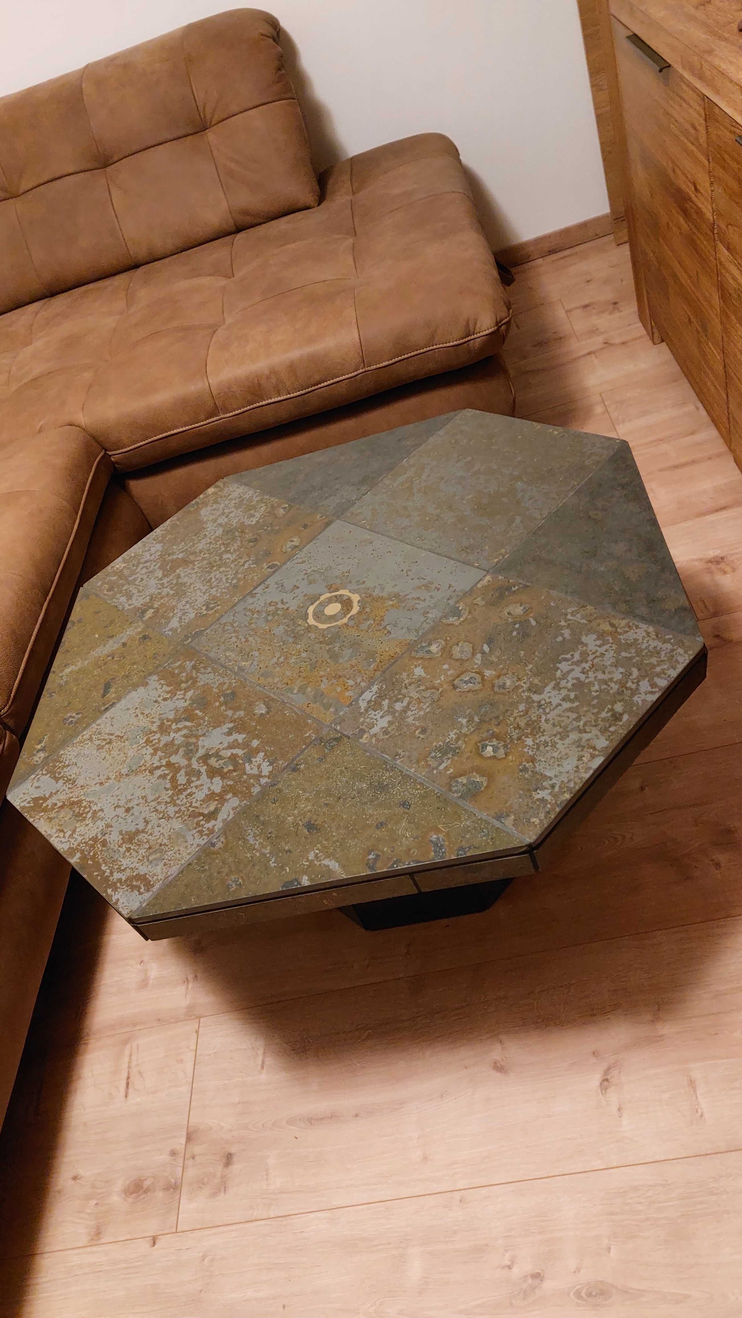 Duży stolik z kamienia