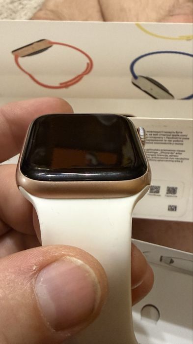 Apple Watch SE (2021) 44 gold rose