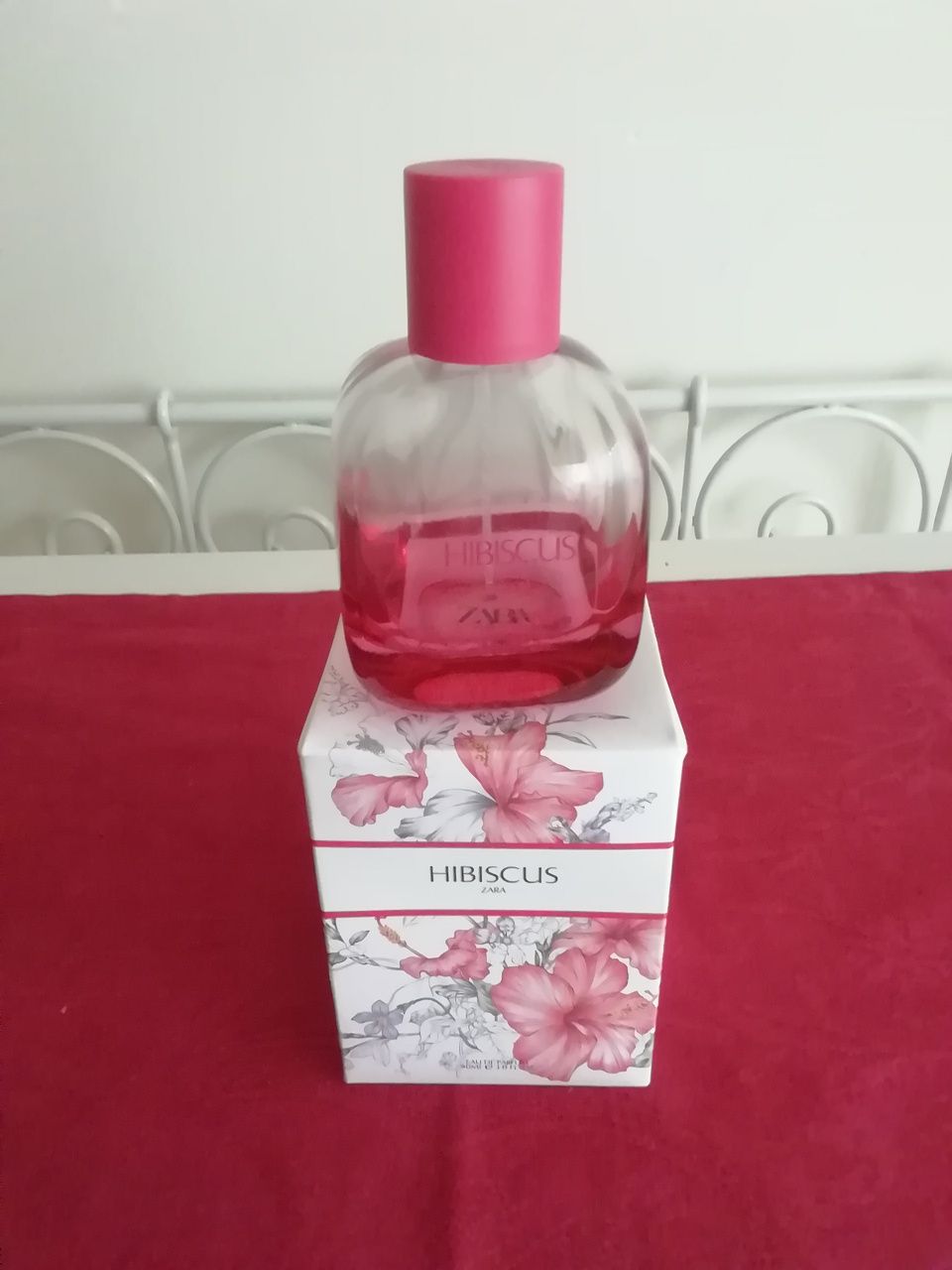 Frasco de perfume + caixa Hibiscus, vazio