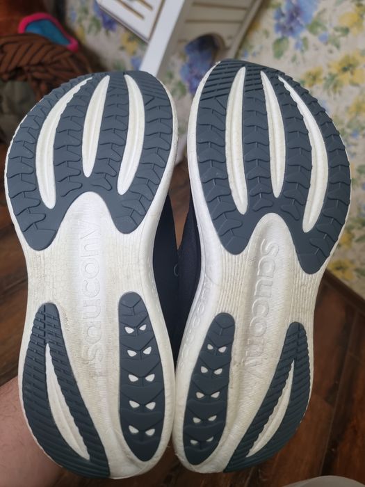 Оригінал 100% чоловічі кросівки saucony triumph 23  eur 47