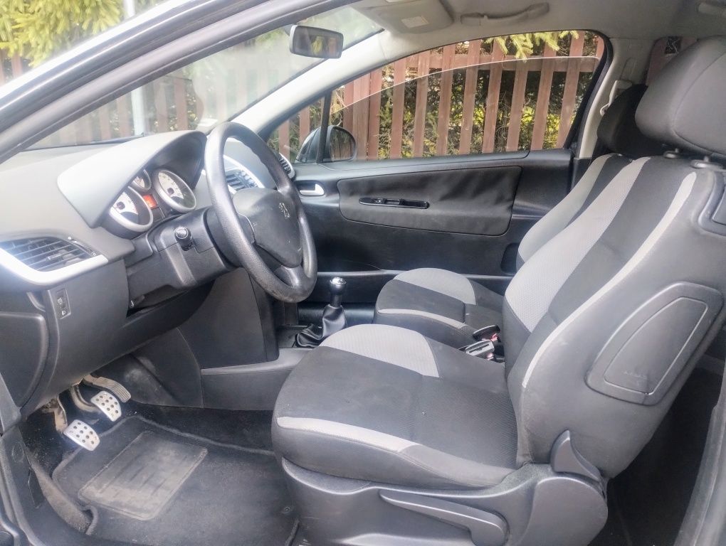 Peugeot 207 1,4benzyna 2009r