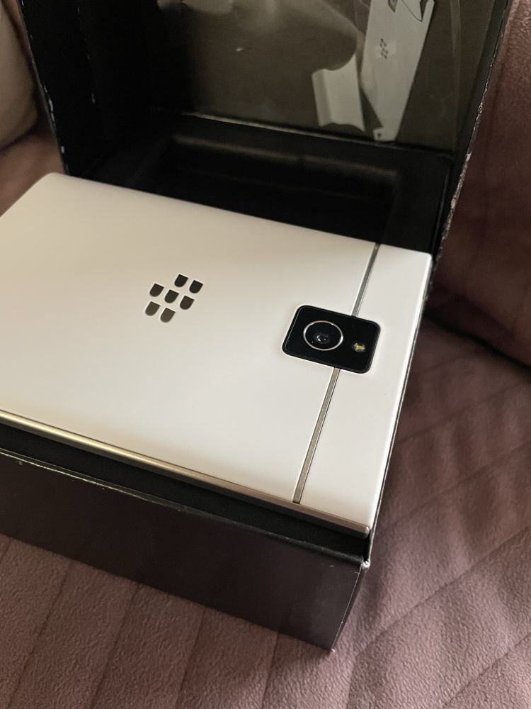 BlackBerry Passport SQW100 - 1 Pure White