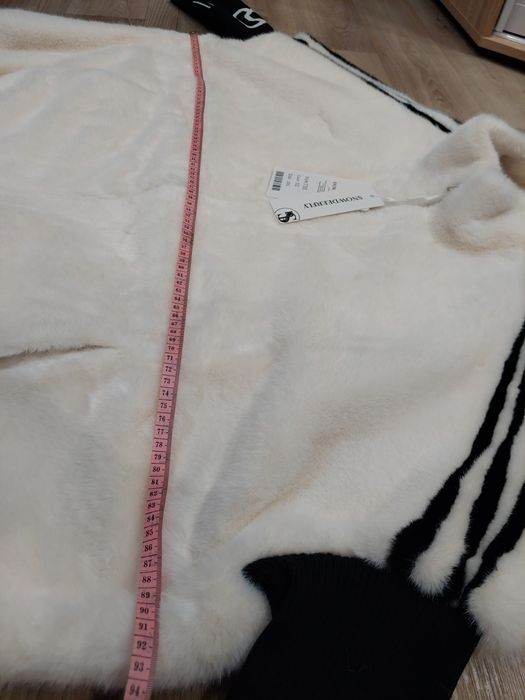 Нова біла шуба з лампасами,хутро під норку,на дубляжі.
