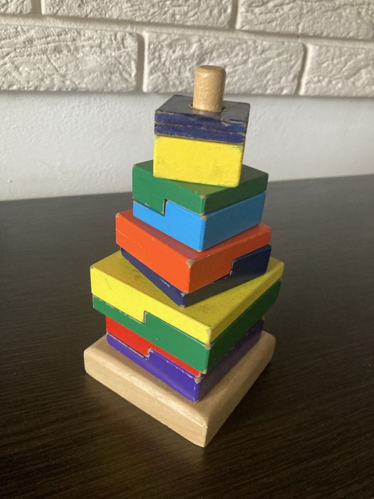 Іграшка деревʼяна, пірамідка, пазли