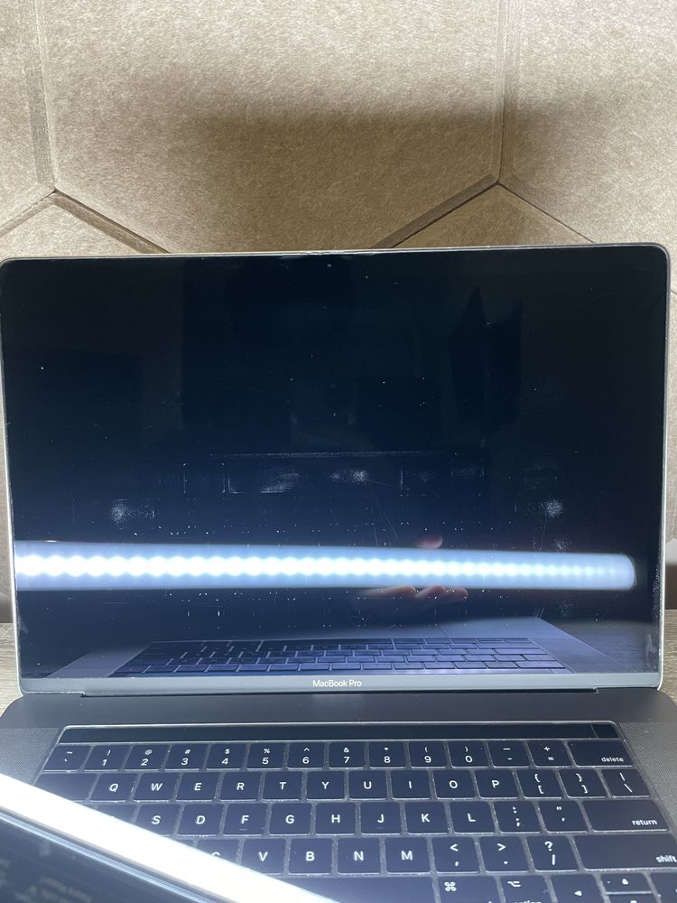 MacBook Pro late 2017 15” 512gb 16RAM