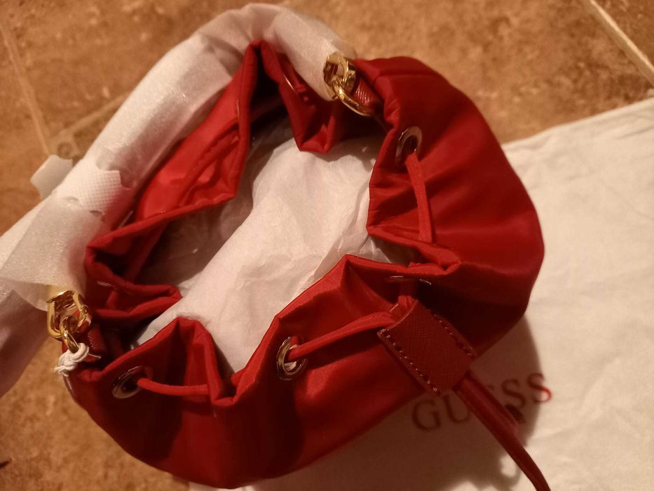 GUESS Oryginalny czerwony worek na ramię