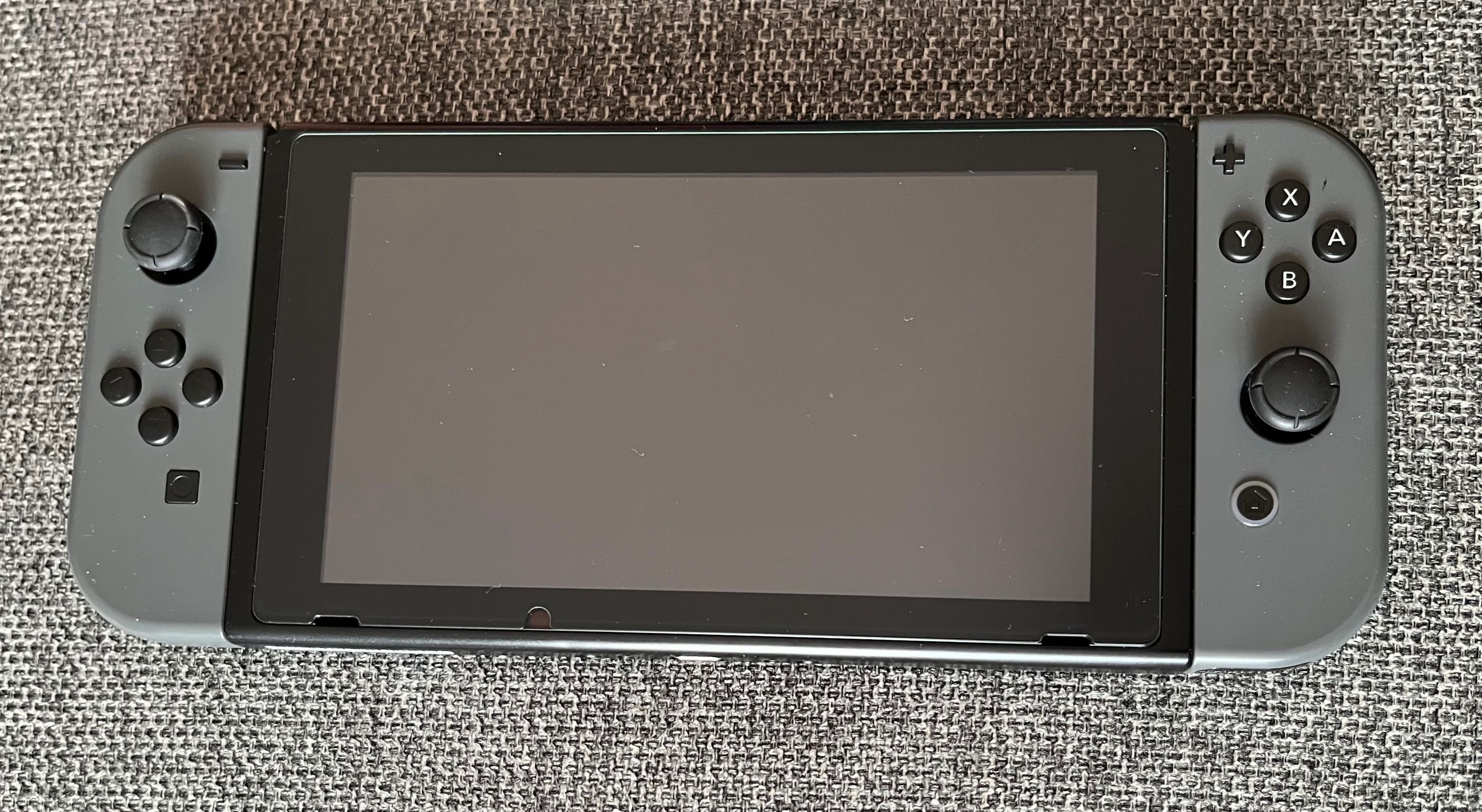 Nintendo Switch v2 + 2 kontrolery + karta pamięci + etui