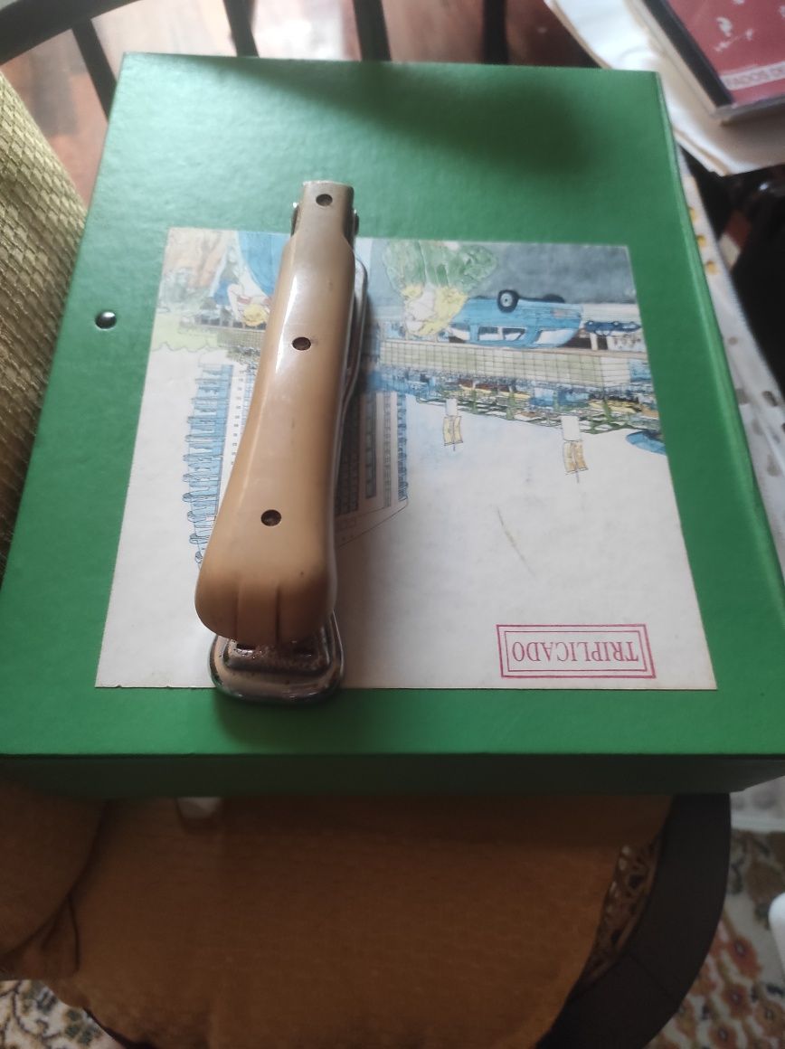 Vendo Agrafador antigo, e rotuladora e minas Mars