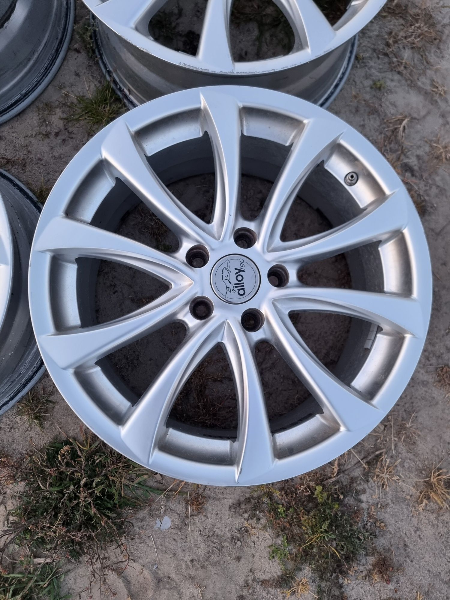 4x Felgi aluminiowe 5x114.3 18 "