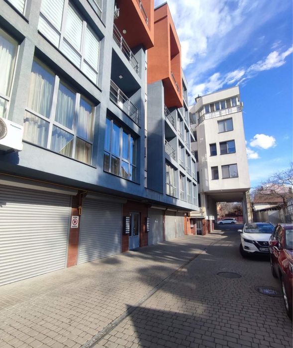 Продаж гаража в новобудові по вул Лукʼяна Кобилиці 105