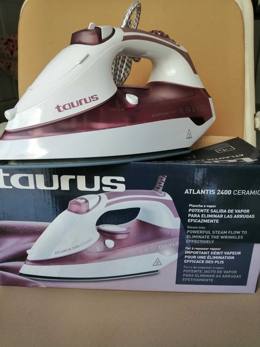 Ferro electrico a vapor marca Tauros modelo atlantis 2400ceramic