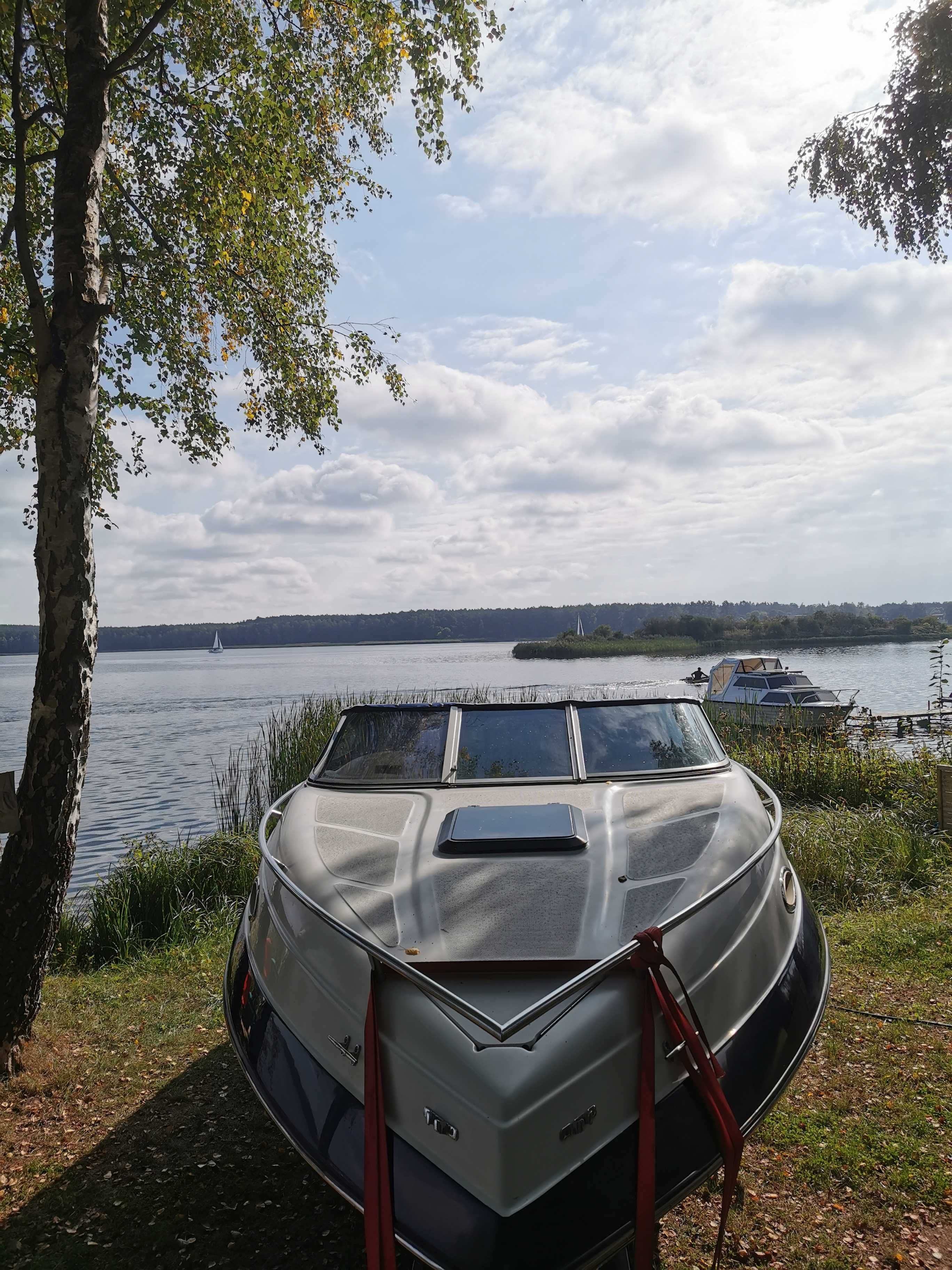Łódź motorowa Mariah z przyczepą 2 osiową Stan BDB