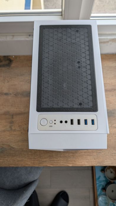 Caixa ATX Kolink Void White RGB Tempered Glass Branca