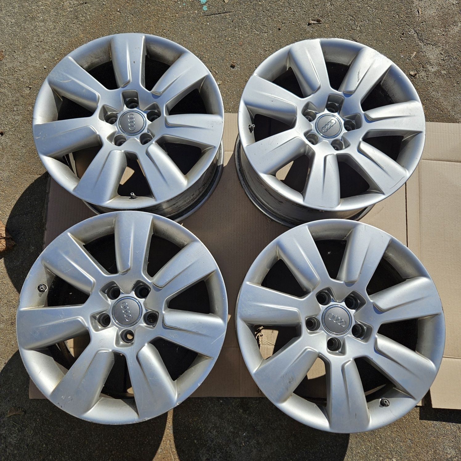 Продам комплект оригінальних дисків Audi a6c6 allroad 4F0601025BM