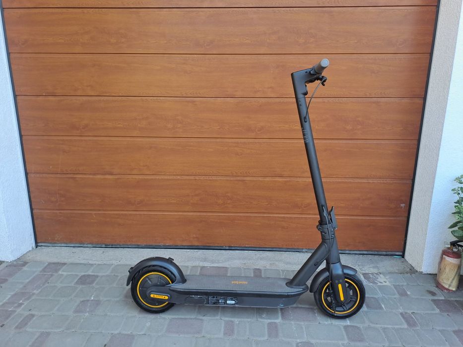 Продам електро самокат ninebot KickScooter MAX G30p