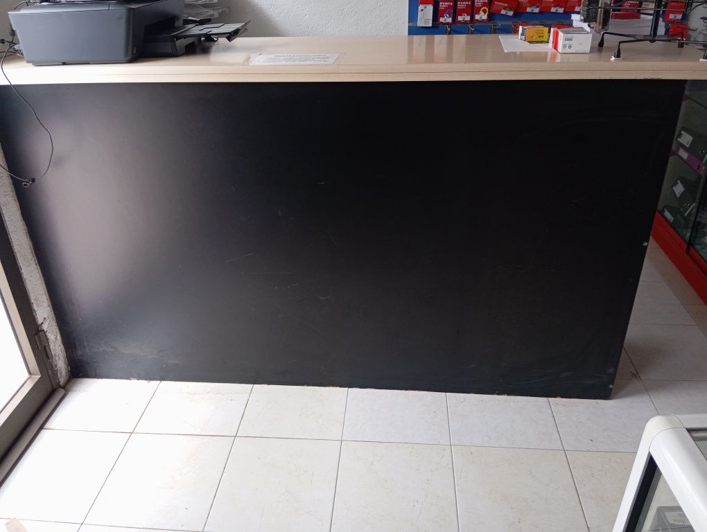 Vendo balcão usado