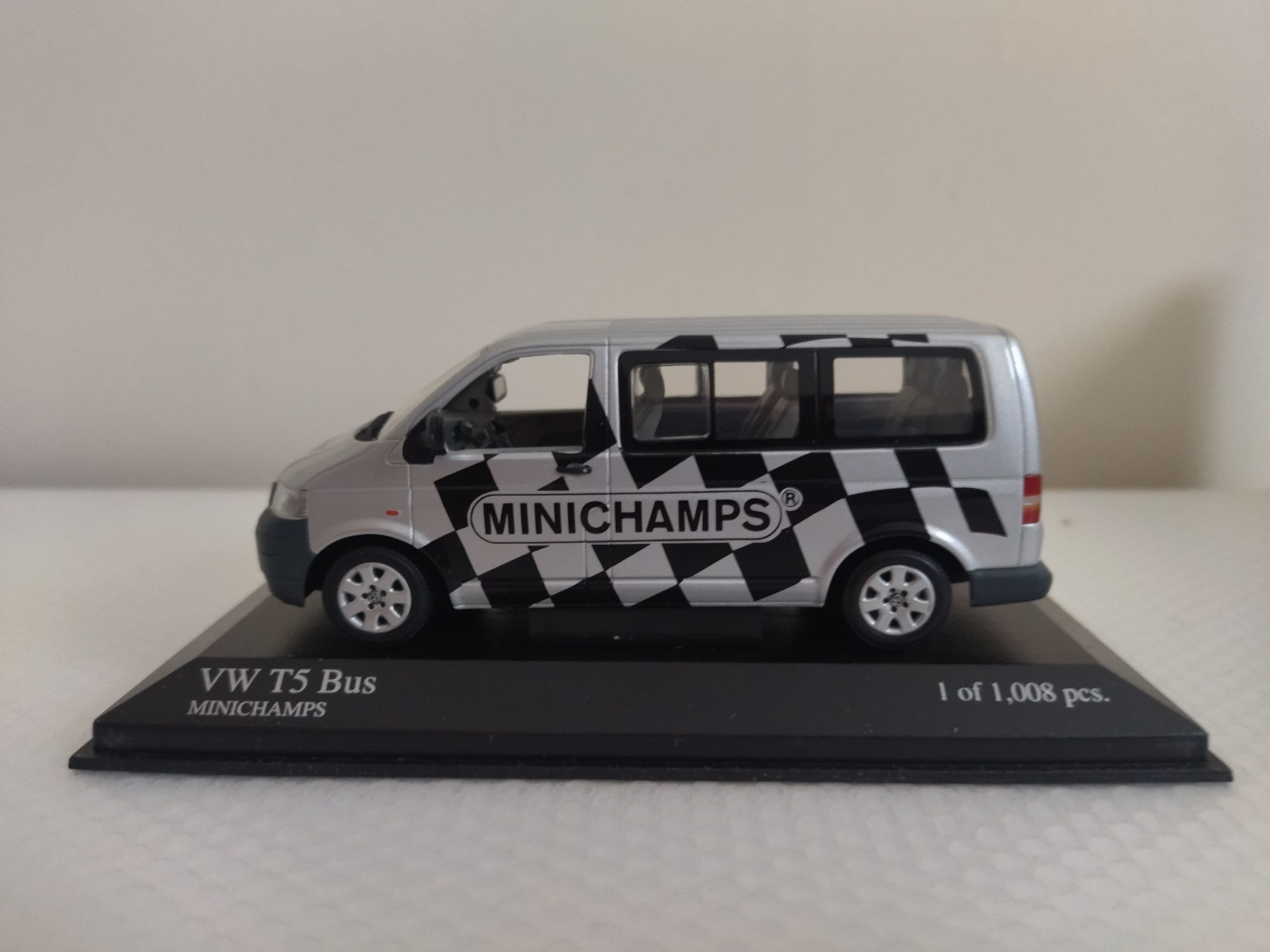 Miniatura Volkswagen T5 Bus 1/43 Nova