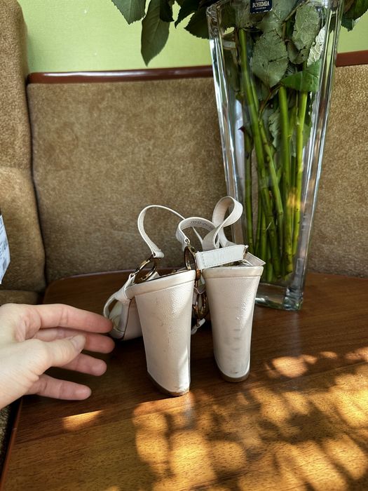 Босоніжки жіночі