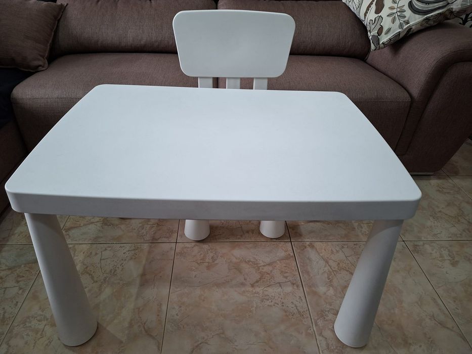 Mesa e cadeira criança