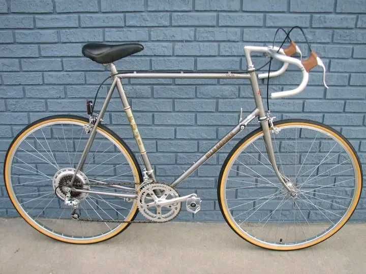 Bicicleta  Fuji Espree VALite vintage clássica  
Tamanho 63