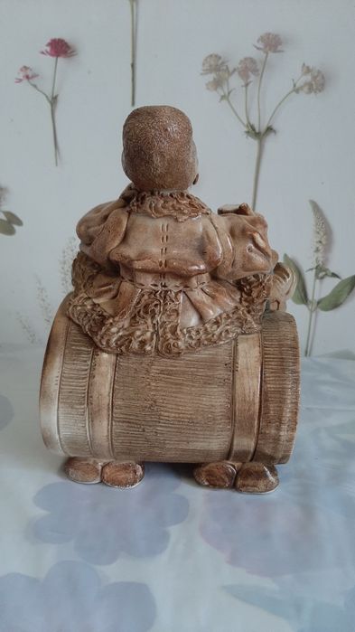 Статуэтка, фигурка с глины, декор козак на бочке пива