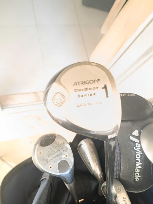 Vendo equipamento de golfe