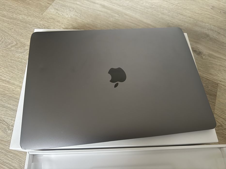 Macbook air m1 під ремонт або на запчастини