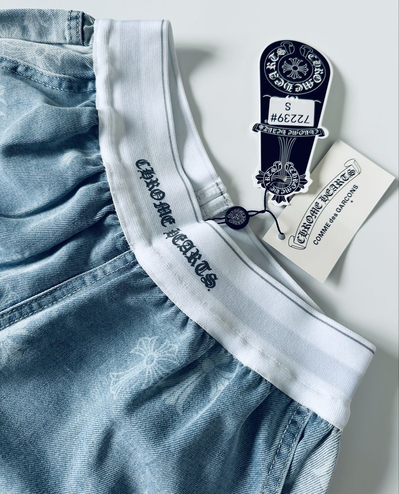 jasne, letnie jeansy Chrome Hearts