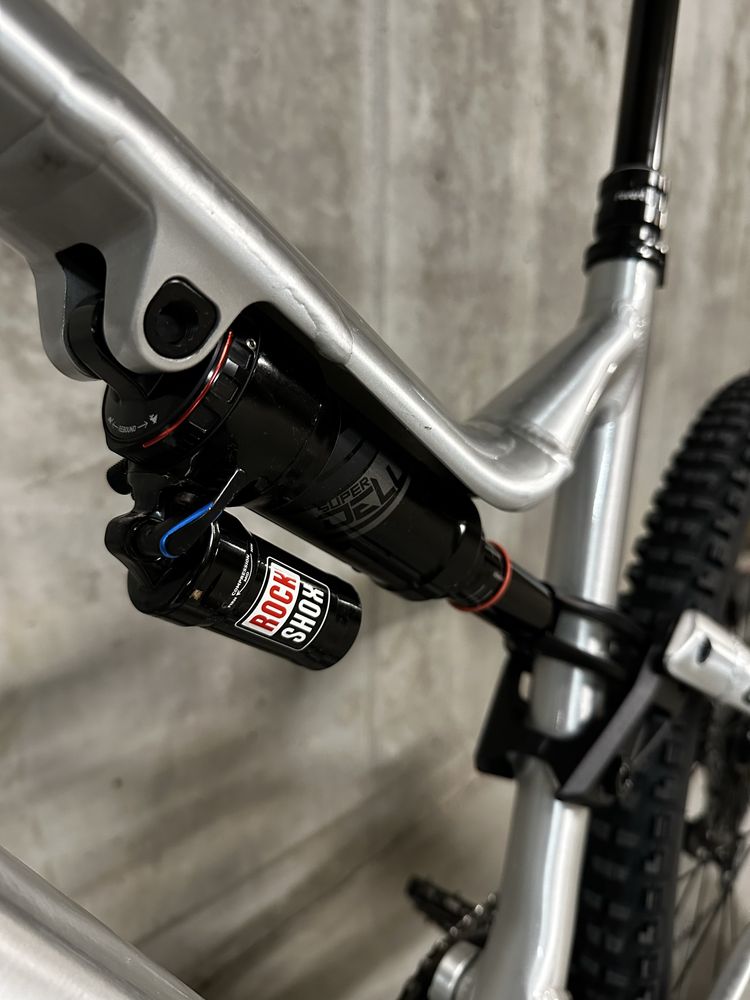 Commencal Meta AM V4.2 Race Eagle