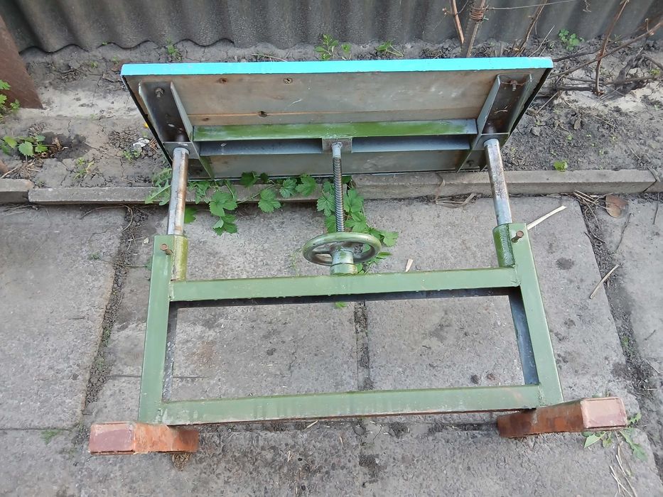 Стіл слюсарний з регулюванням по висоті 1000х500мм