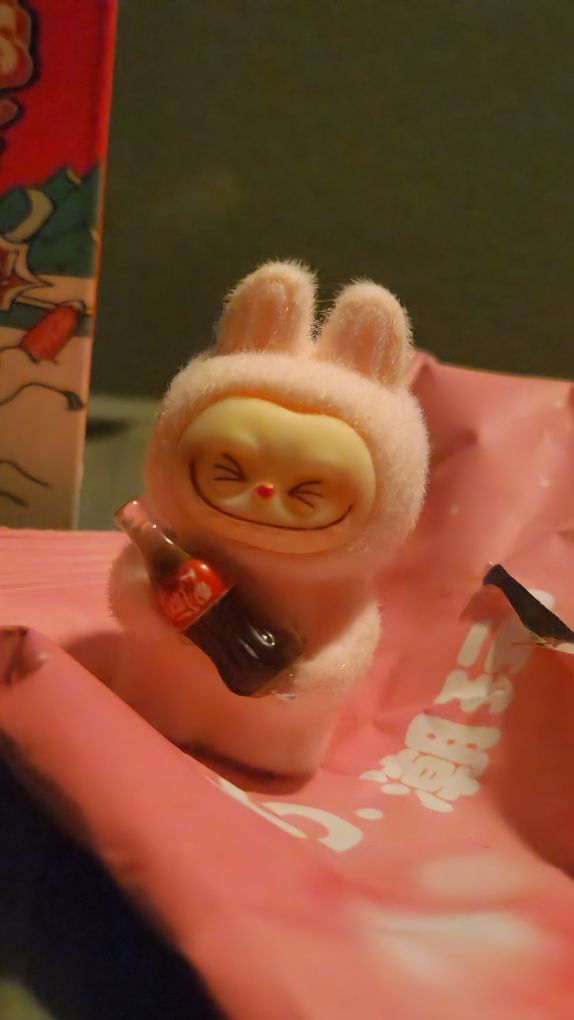 Figurka labubu pink coca-cola