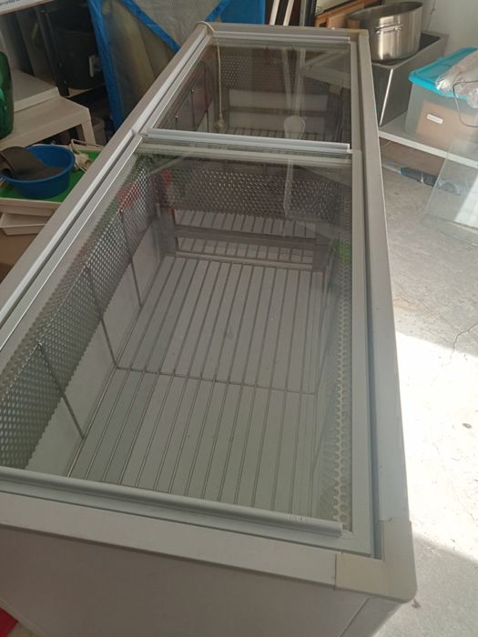 Arca horizontal com vitrine