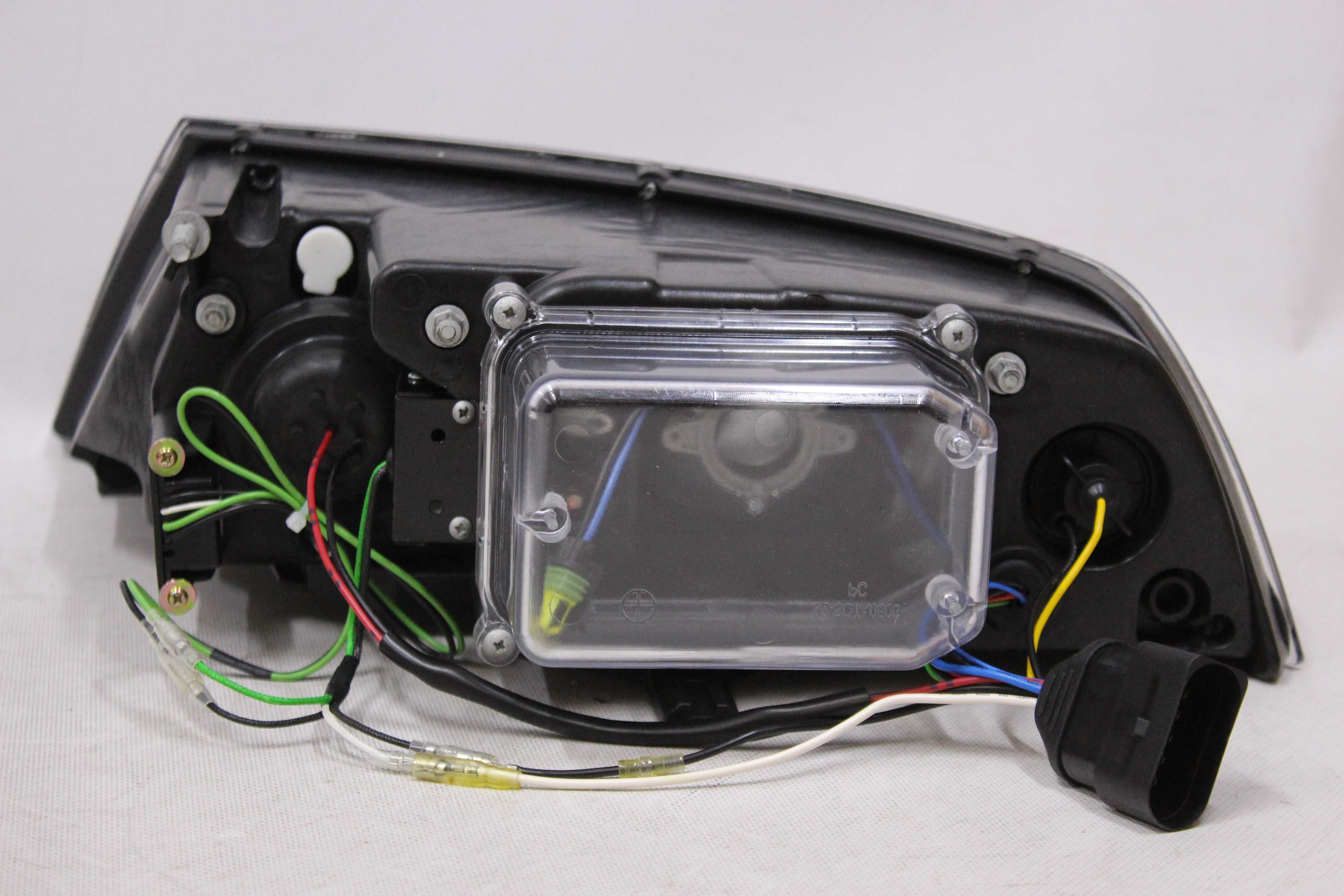 Lampy przednie przód SKODA OCTAVIA 2 II 04-08 XENON D1S LED CHROM NOWE