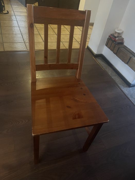 Krzesła drewniane brązowe