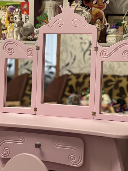 Макіяжне трюмо-столик для дівчинки