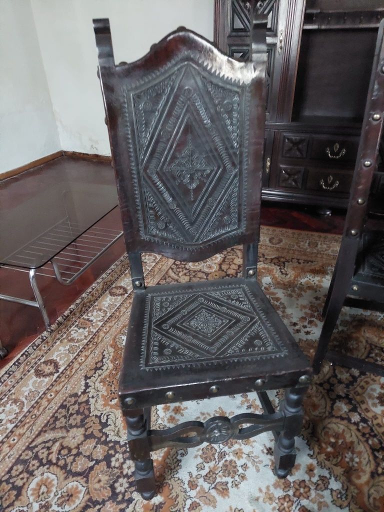 Mesa de sala de Jantar em Mogno