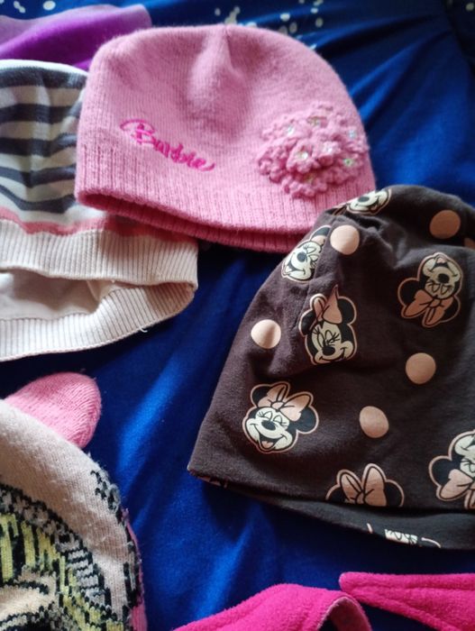 Zestaw czapeczek plus lus