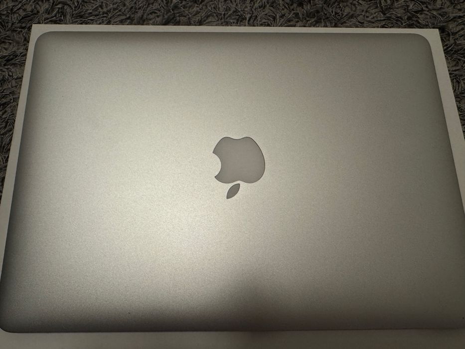 Macbook Air z 2017, 13 calowy, 8GB RAM, 256GB 157 cykli